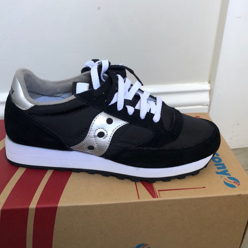 Saucony Jazz in black and white